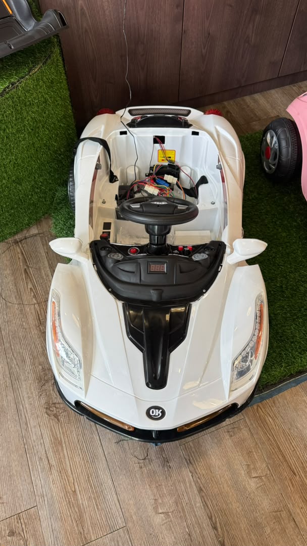 Battery Operated Maserati Style JE108AR [White]