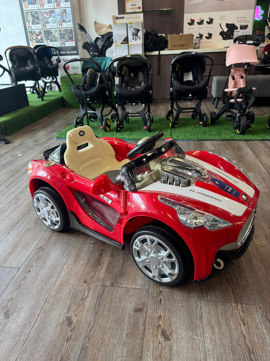 Battery Operated Car JE108AR (Red)