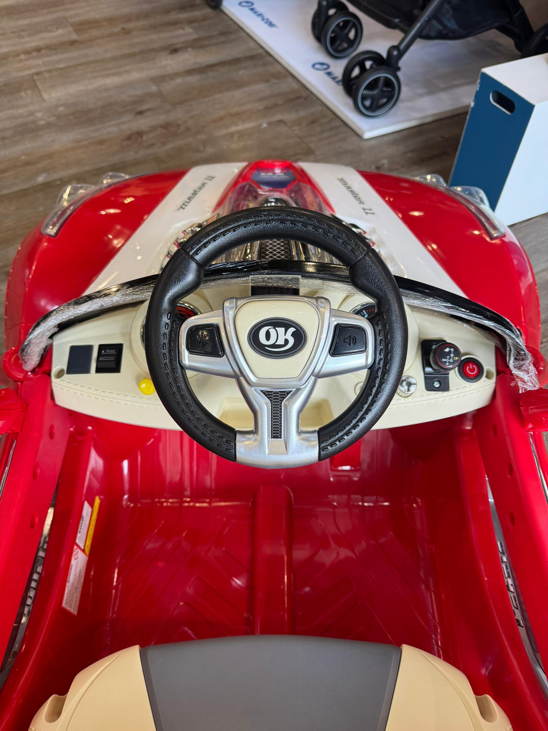 Battery Operated Car JE108AR (Red)