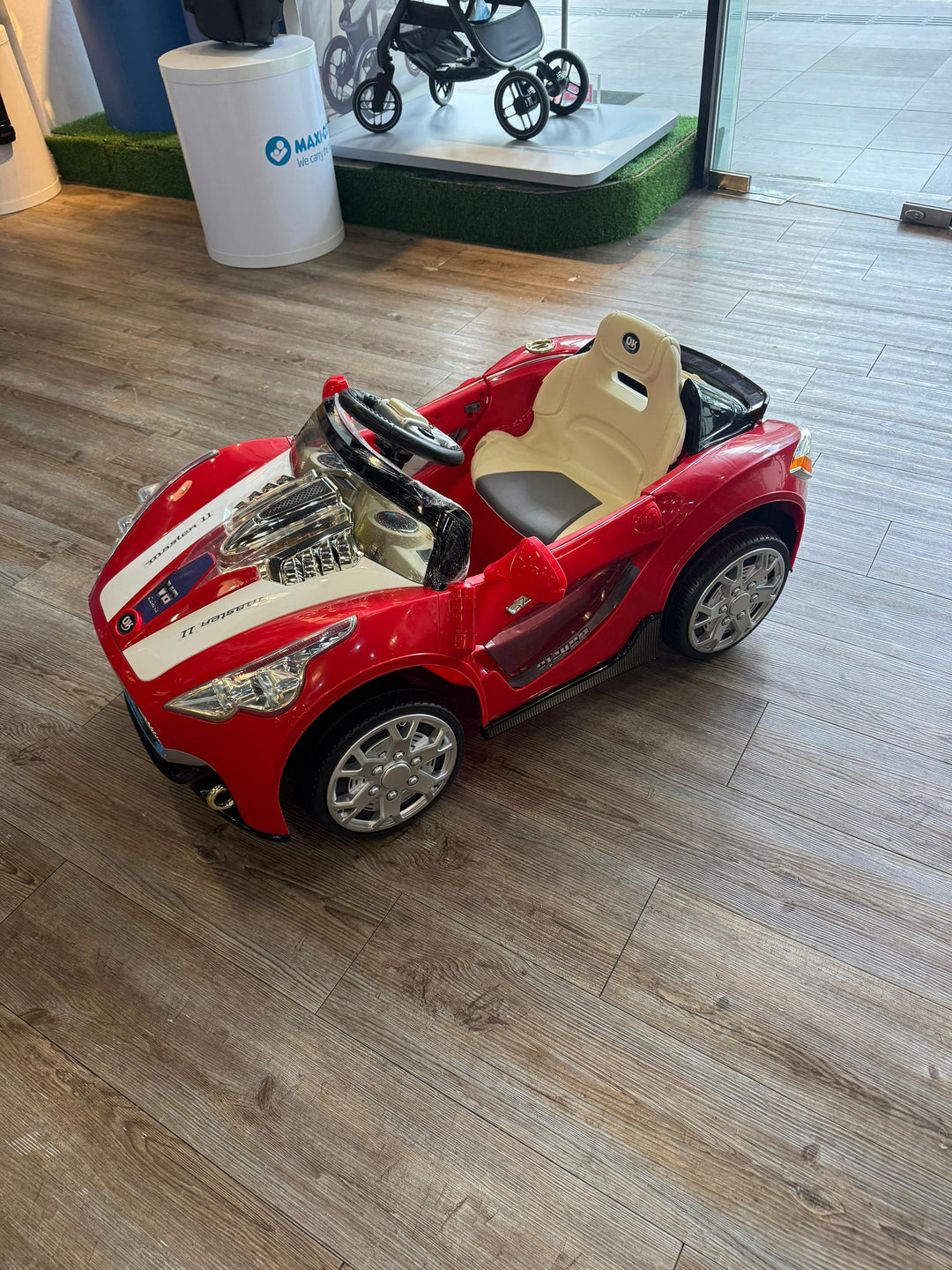 Battery Operated Car JE108AR (Red)